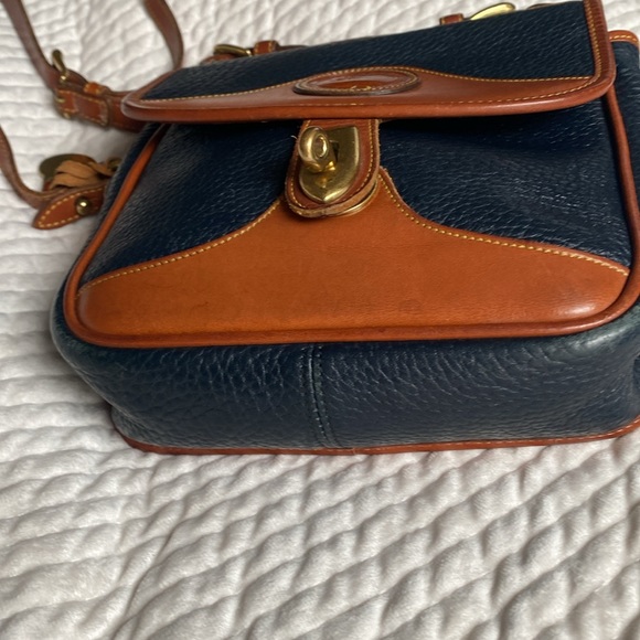 Vintage Dooney & Bourke Square Carrier Crossbody in Navy and Tan - Picture 6 of 13